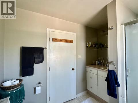 Vanity/bathroom at 5952 Okanagan Street, Oliver
