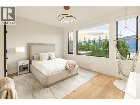 Bedroom 2 with en-suite at 538 Clifton Court, Glenmore, Kelowna