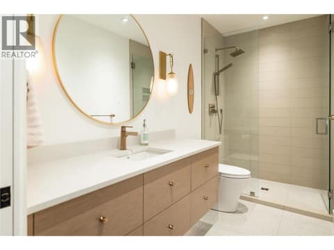 En-Suite 2 at 538 Clifton Court, Glenmore, Kelowna