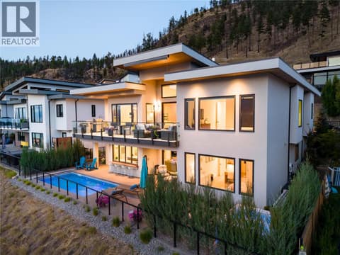 Fenced back yard at 538 Clifton Court, Glenmore, Kelowna