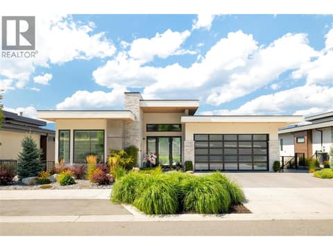 Glass garage doors at 538 Clifton Court, Glenmore, Kelowna