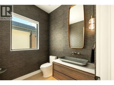 Powder Bath at 538 Clifton Court, Glenmore, Kelowna