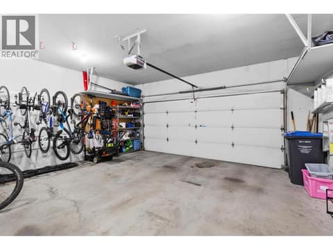 Double car garage at 905 Paret Crescent, Lower Mission, Kelowna