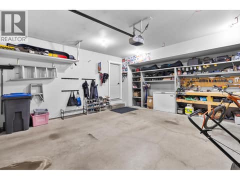 Double car garage at 905 Paret Crescent, Lower Mission, Kelowna