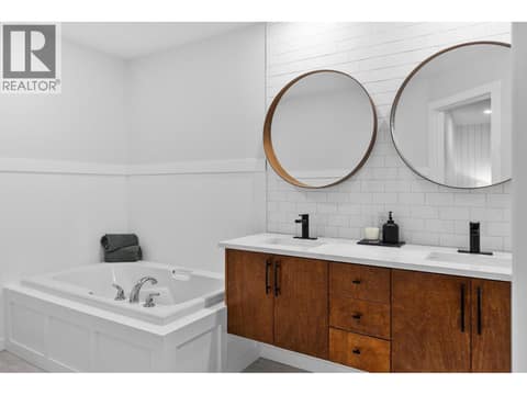 Updated 5-piece bathroom at 905 Paret Crescent, Lower Mission, Kelowna