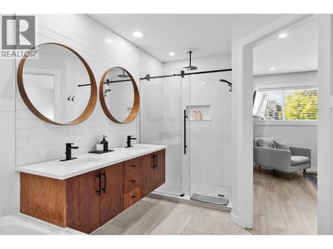 Updated 5-piece bathroom at 905 Paret Crescent, Lower Mission, Kelowna