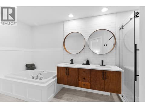 Updated 5-piece bathroom at 905 Paret Crescent, Lower Mission, Kelowna