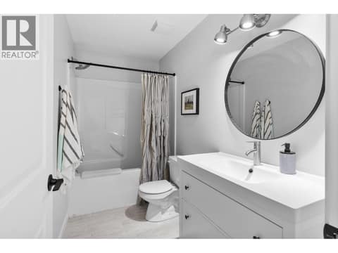 Updated full bathroom upstairs at 905 Paret Crescent, Lower Mission, Kelowna