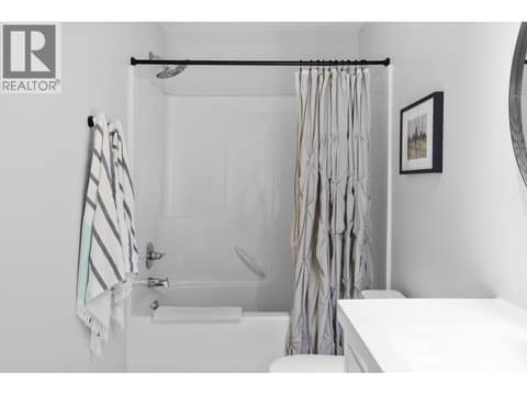 Updated full bathroom upstairs at 905 Paret Crescent, Lower Mission, Kelowna