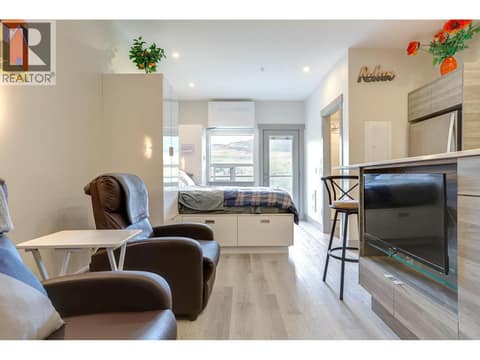 Living room at 2555 Lakeshore Road Unit# 419, Okanagan Landing, Vernon