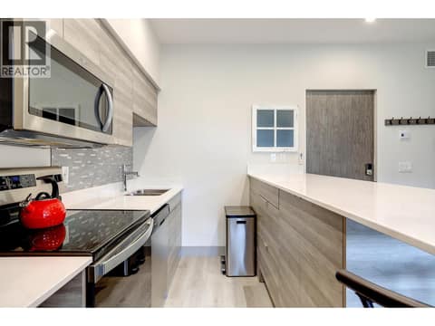 Long kitchen island at 2555 Lakeshore Road Unit# 419, Okanagan Landing, Vernon