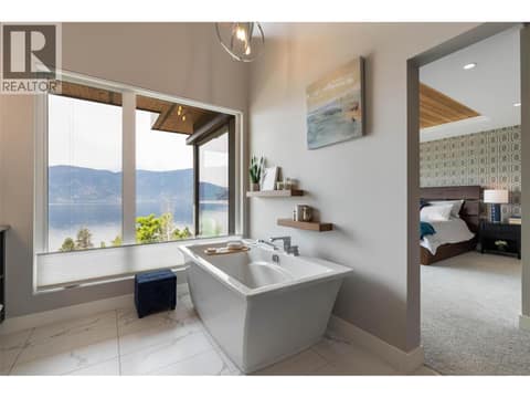 Watch sunsets in your tub - Ensuite at 1740 Granite Road, Lake Country South West