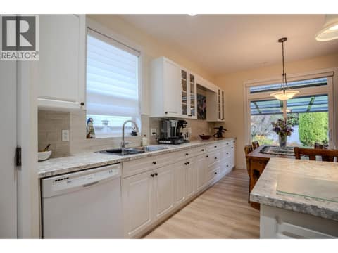 Photo 10 of 2620 ROSEWOOD Avenue, Brocklehurst, Kamloops