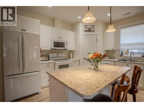 Photo 9 of 2620 ROSEWOOD Avenue, Brocklehurst, Kamloops