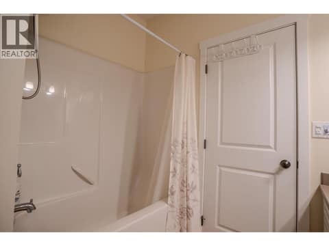 Ensuite at 2620 ROSEWOOD Avenue, Brocklehurst, Kamloops