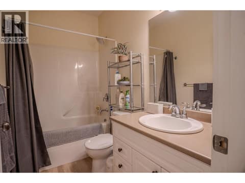 Main bathroom at 2620 ROSEWOOD Avenue, Brocklehurst, Kamloops