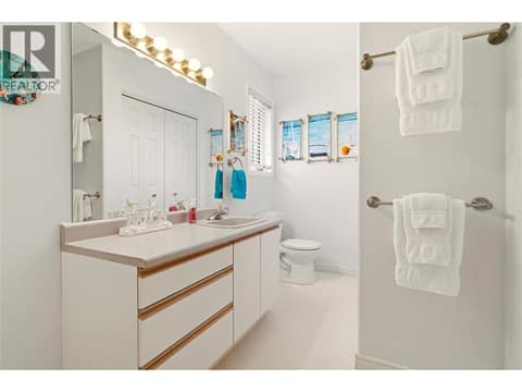 Primary ensuite at 756 Springrose Way, Lower Mission, Kelowna