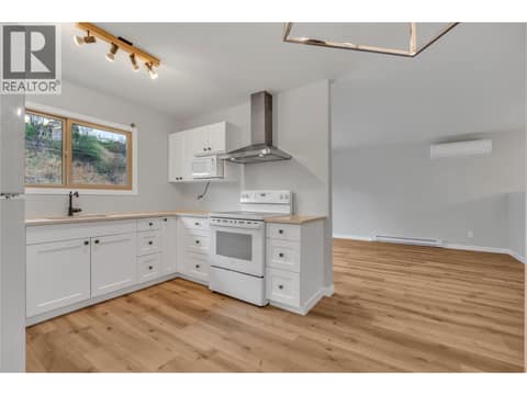Photo 4 of 11318 Jubilee Road W Unit# 2, Main Town, Summerland