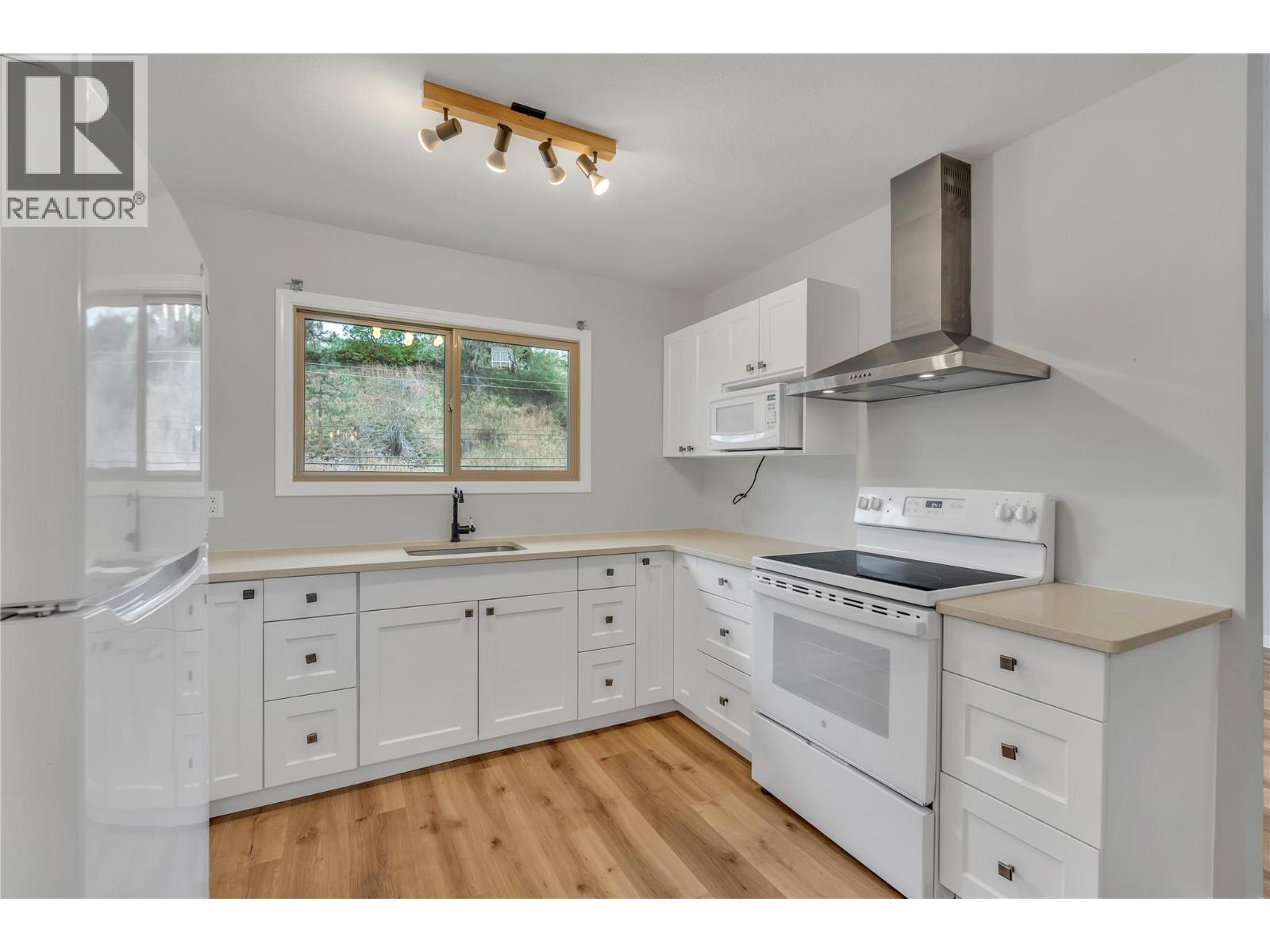 Photo 5 of 11318 Jubilee Road W Unit# 2, Main Town, Summerland