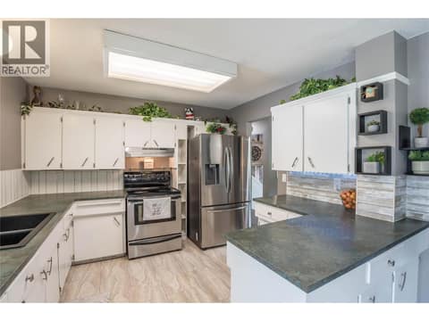 Photo 7 of 12408 CAMPBELL Crescent, Main Town, Summerland