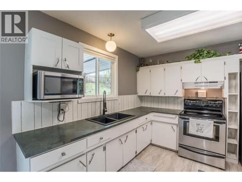 Photo 8 of 12408 CAMPBELL Crescent, Main Town, Summerland