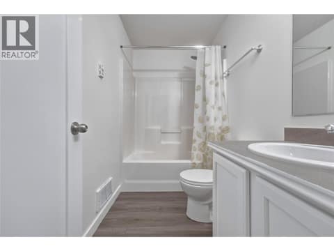 Main bathroom at 10824 Westshore Road, Okanagan North, Vernon