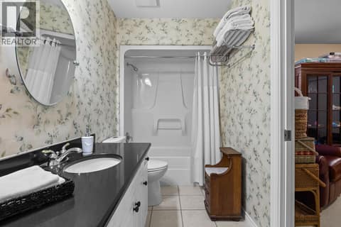 Full Bathroom at 3889 Gallaghers Grange, South East Kelowna