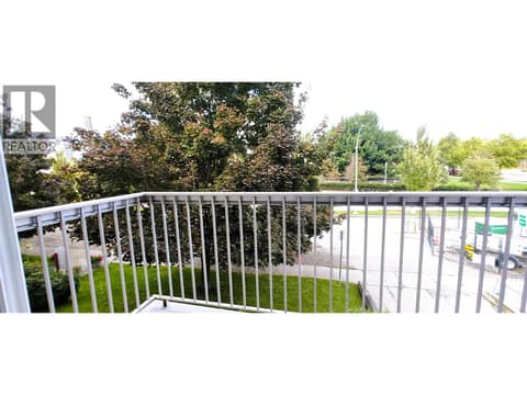 Across the Street from Rowcliffe Park at 625 Rowcliffe Avenue Unit# 207, Kelowna South