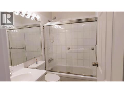 Full bathroom at 625 Rowcliffe Avenue Unit# 207, Kelowna South