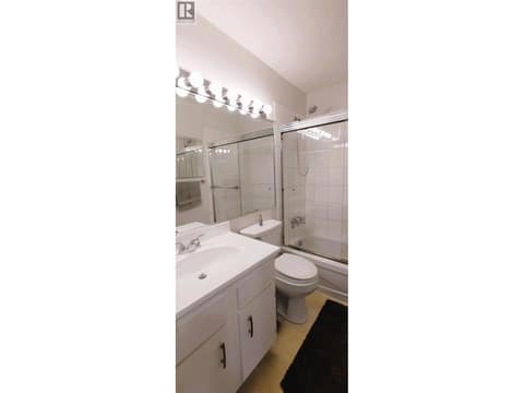 Full bathroon at 625 Rowcliffe Avenue Unit# 207, Kelowna South