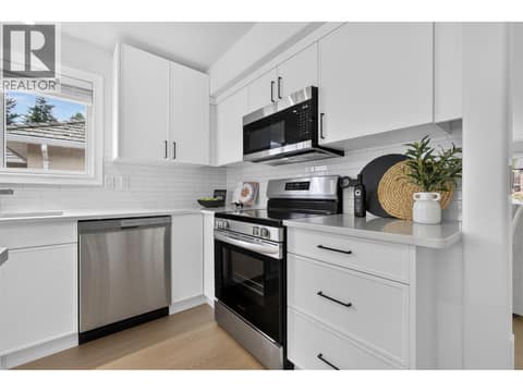 Photo 13 of 330 Woodwind Court, Glenmore, Kelowna