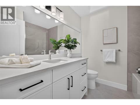 Second Washroom Upstairs at 330 Woodwind Court, Glenmore, Kelowna