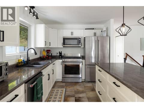 Photo 16 of 3945 Highland Park Crescent, Armstrong/ Spall.