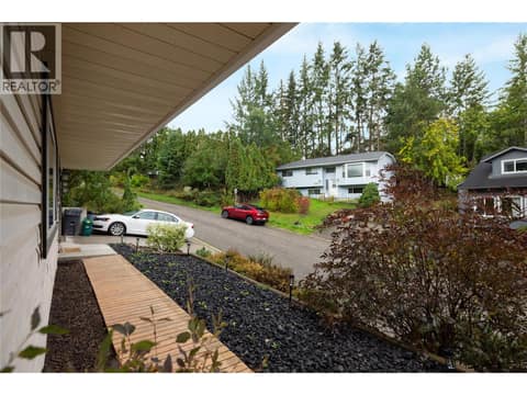 Photo 4 of 3945 Highland Park Crescent, Armstrong/ Spall.