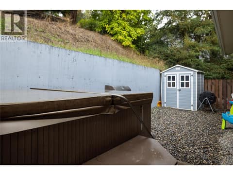 Photo 6 of 3945 Highland Park Crescent, Armstrong/ Spall.