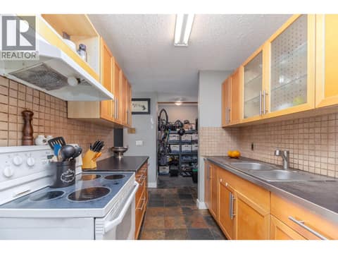 Photo 7 of 625 Rowcliffe Avenue Unit# 305, Kelowna South