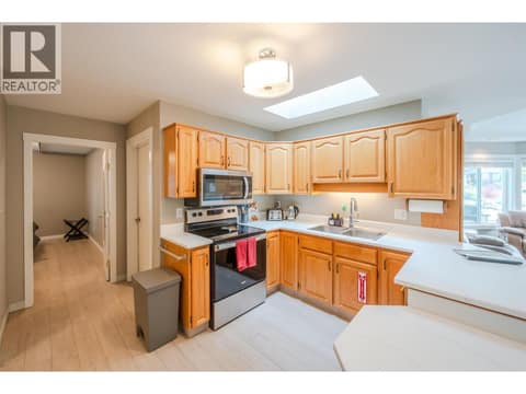 Photo 10 of 138 Evergreen Crescent, Wiltse/Valleyview, Penticton