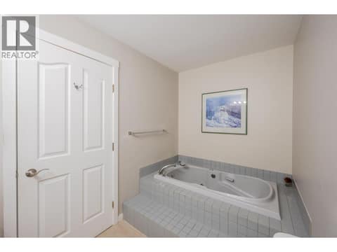 Photo 15 of 138 Evergreen Crescent, Wiltse/Valleyview, Penticton