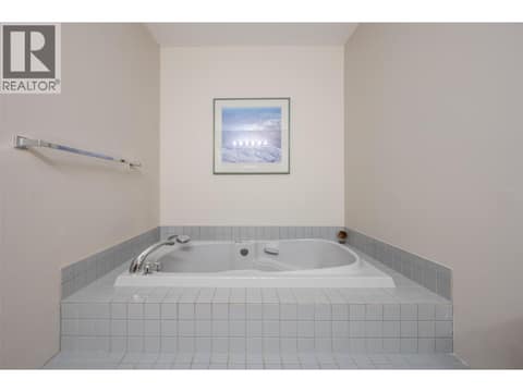 Photo 16 of 138 Evergreen Crescent, Wiltse/Valleyview, Penticton