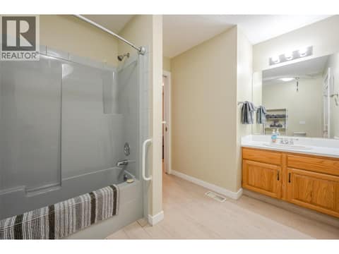 Photo 20 of 138 Evergreen Crescent, Wiltse/Valleyview, Penticton