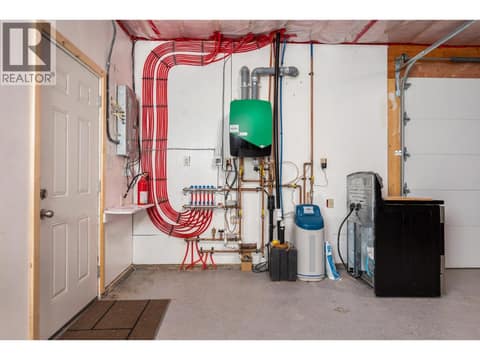 Carriage house garage at 4405 Ottley Road, Lake Country South West