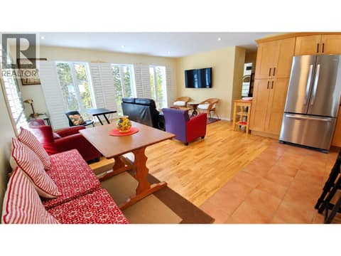 Carriage house photos before current tenant at 4405 Ottley Road, Lake Country South West