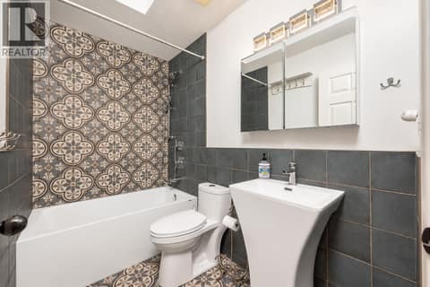 Main floor bathroom at 4405 Ottley Road, Lake Country South West
