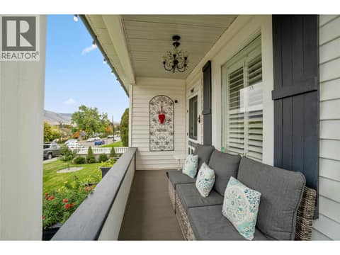 Photo 2 of 905 MUNRO Street, South Kamloops