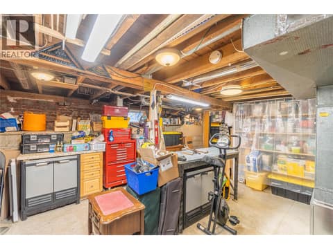 Photo 24 of 905 MUNRO Street, South Kamloops
