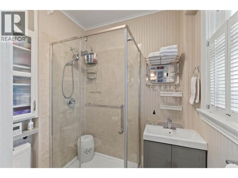 3 Piece Bathroom at 905 MUNRO Street, South Kamloops