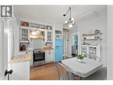 Eat-In Kitchen at 905 MUNRO Street, South Kamloops