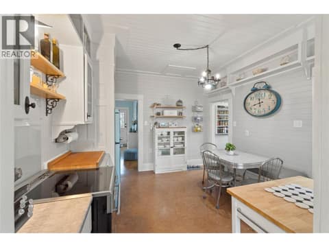 Eat-In Kitchen at 905 MUNRO Street, South Kamloops