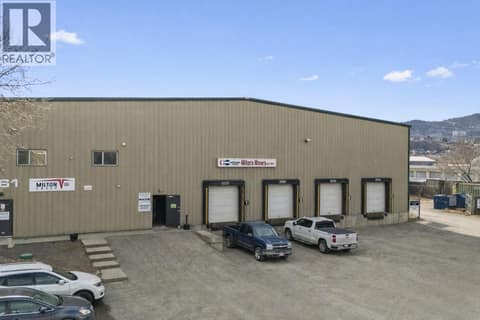 Photo 2 of 661 Athabasca Street W, North Kamloops
