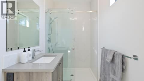 Photo 44 of 740 Pinehaven Court, Glenmore, Kelowna